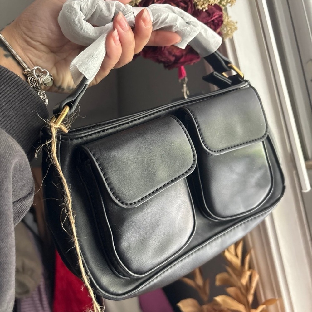 Brandy Melville Black Shoulder Bag with Vintage-Inspired Design